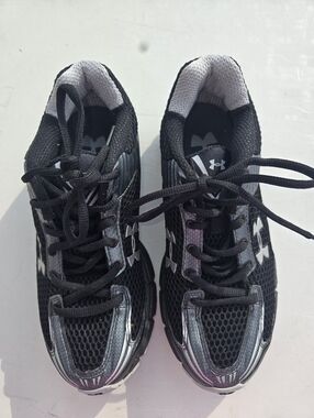 Woman Under Armour Sneakers